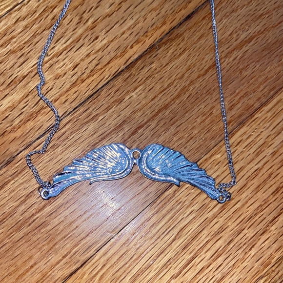 💵3/$20 Bling Wing Necklace - Picture 6 of 11
